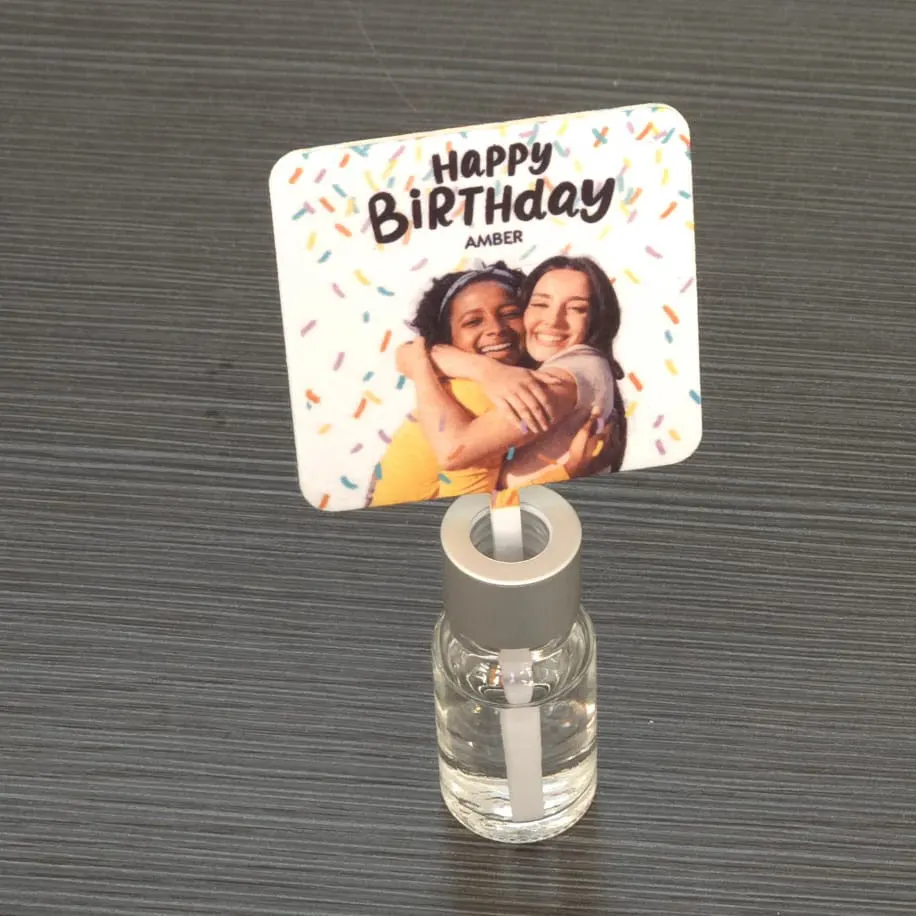 Diffuseur de parfum maison personnalisé avec une photo et un texte "happy birthday"